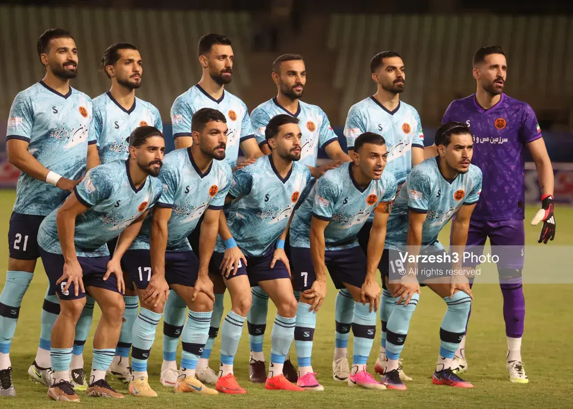 نشست اضطراری بازیکنان مس شهربابک پس از گلهای سپاهان
